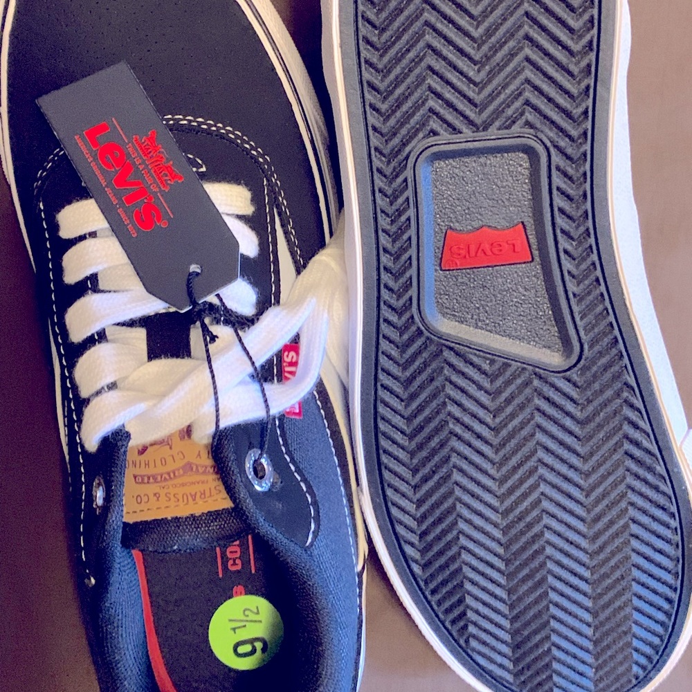 Levi’s shoes size 9 1/2